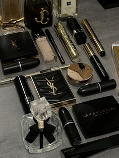 Luxury Make Up Aesthetic, Expensive Make Up Aesthetic, Model Beauty Aesthetic, Luxury Beauty Products Aesthetic, Designer Makeup Aesthetic, Goth Luxury Aesthetic, Make Up Products Aesthetic Pic, Luxury Makeup Brands, Self Care Aesthetic Dark