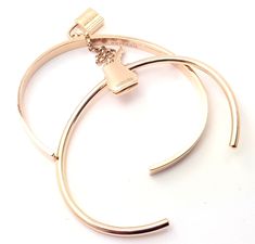 About This Piece: Metal: 18k Rose Gold Measurements: Length: 6" Size: XS Extra SmallWidth: 5mm larger cuff, 3mm smaller Weight: 30.3 grams Charms: Key motif size: 1.16 x 0.57 cmBell motif size: 1.09 x 0.95 cmLock motif size: 0.71 x 0.68 cm Hallmarks: Hermes 750 20AE064593 XS Made In France French Hallmarks T2894adrd Vintage Designer Jewelry, Double Cuff, Cuff Bangle Bracelet, Cz Ring, Cuff Bangles, 14kt Gold, 18k Rose Gold, Earring Necklace, Ring Necklace