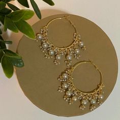 Large, pearl hoop earrings to complete your ootd look. Suitable for parties and occasions. Desi Jewelry, Indian Wedding Jewelry Sets, Bridal Jewels, Fancy Jewelry Necklace, Fancy Jewellery Designs, Indian Jewellery Design Earrings, Earrings Indian