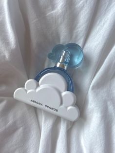 Ariana Grande Cloud Perfume, Fragrance Aesthetic, Cloud Perfume, Classy Perfume, Lavender Blossom, Ariana Perfume, Ariana Grande Fragrance, Minimal Beauty, Rem Beauty