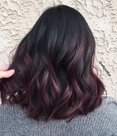 Pelo Color Borgoña, Shoulder Length Black Hair, Shades Of Burgundy Hair, Burgundy Balayage, Purple Balayage, Maroon Hair, Dark Purple Hair