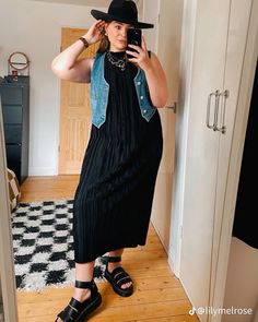 Mid Size Fashion Summer, Black Maxi Dress Outfit Ideas, Maxi Dress Outfit Ideas, Black Maxi Dress Outfit, Outfit Edit, Summer Casual Outfits, Outfits Gorditas, Plus Zise, Denim Waistcoat