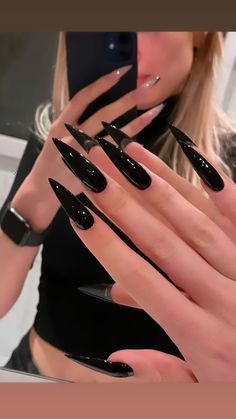 Long Black Nails, Acrylic Nails Stiletto, Stilleto Nails Designs, Sharp Nails, Black Acrylic Nails, Punk Nails, Gothic Nails, Goth Nails, Vegas Outfit