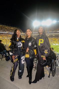 #steelers #wags #gameday #gamedayoutfit #blackwags #nflwags #pittsburghsteelers Football Game Outfit Aesthetic, Black Nfl Wife Outfits, Gameday Inspo Outfits, Cute Steelers Outfits Women, Football Game Outfits For Women Black, Gameday Outfit Nfl, Wags Outfits Football, Texas Football Game Outfit, Nfl Wife Outfits Black Women