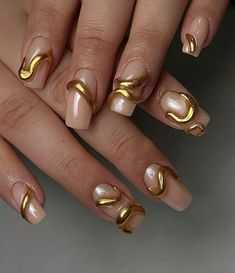 puffy gold manicure Gold Chrome Nails, Mens Nails, Chrome Nail Art, Chrome Nails Designs, Blue Chrome, Edgy Nails