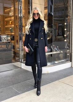 Gucci Belt Outfit, Elegantes Outfit Damen, Leather Leggings Outfit, Walking Down The Street, Fashion Blogger Outfit, Blogger Outfits, Casual Outfit Inspiration