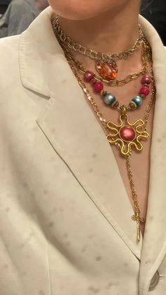 Bold Style Fashion, Aesthetic Gold Necklace, Maximalist Fashion Style, Gold Earing, Maximalist Outfits, Maximalist Fashion, Dope Jewelry Accessories, Textures Fashion, Gold Aesthetic