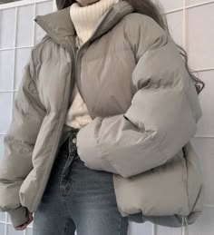 Freezing Winter Outfits, Puffer Jacket Aesthetic, Winter Outfits Cold Freezing, Winter Outfits Blackgirl, Winter Outfits Korean, Korean Winter Outfits, School Outfits Ideas, For School Outfits, Grey Puffer Jacket