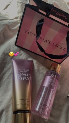 Vistoria Secret, Perfume Victoria Secret, Victoria's Secret Perfume, Black Hair Video, Victoria Secret Lotion, Victoria's Secrets, Fragrance Lotion, Body Splash