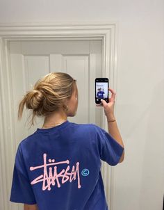 Stussy Tshirt, Surfergirl Style, Tshirt Aesthetic, Color Of The Day, Devil Wears Prada, Aesthetic Blue, Stockholm Fashion, Fashion Mistakes