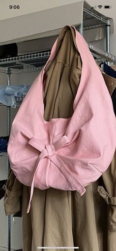 Handbag Outfit, Small Bathroom Ideas, Diy Blouse, Blouse Diy, Fashion Blouse Design, Fashion Blouse, Mode Inspo, Sewing Pattern Design, 가을 패션