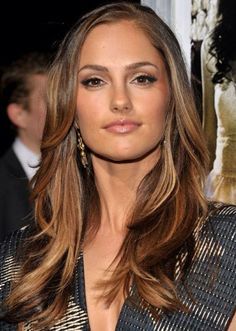 Actress Minka Kelly looks radiant and glamorous with her hair in chic caramel brown layers. This warm hair colour is flattering for most complexions, and it easily brightens dull skin tones. Add a few streaks of dark golden brown for a shimmery final touch. Minka Kelly Hair, Long Fine Hair, Rambut Brunette, Makeup Tip, Minka Kelly, Hair Styles 2014, Long Layered Haircuts, Long Brown Hair, Long Layered Hair