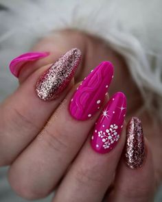 Bright Pink Christmas Nails, Bright Nail Designs, Sunflower Nails, Acrylic Toe Nails, Makijaż Smokey Eye, Bright Nails, Winter Nail Art, Oval Nails, Xmas Nails