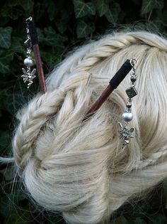 Druid Items, Witchy Wardrobe, Witch Sisters, Celtic Hair, Silver Fairy, Viking Hair, Makeup Easy, Celtic Woman, Fairy Hair