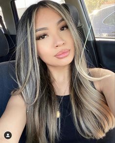 Black Hair Balayage, Brunette Hair With Highlights, Balayage Hair Dark, Hair Streaks, Dark Hair With Highlights, Brown Hair With Blonde Highlights, Brown Hair Balayage, Blonde Hair Inspiration, Light Hair Color