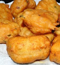 some fried food sitting on top of a white paper towel in a pile and ready to be eaten