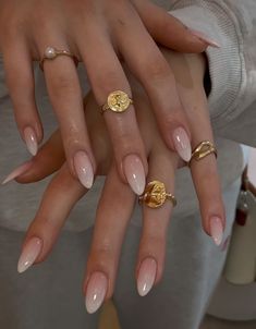 Minimalistic Autumn Nails, November Almond Nails Ideas, Basic Autumn Nails, Almond Nails Engagement, Shaadi Nails, Basic Nails Almond, Autumn Wedding Nails, Fall Bridesmaid Nails, Bachelorette Nail Ideas