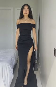 Prom Dresses Off Shoulder, Off Shoulder Prom Dress, Dresses Off Shoulder, Robes Glamour, Classy Prom, Pose Fotografi, Classy Prom Dresses