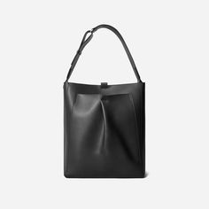 Everlane Bag, Leather Studio, Studio Bag, Fall Bags, Top Handbags, Ring Der O, Trending Handbag, Leather Bucket, Work Bags