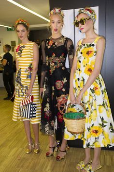 Dolce & Gabbana Spring 2016 Ready-to-Wear Collection - Vogue Dolce And Gabbana Lemon Dress, Dolce And Gabbana 2019, Dolce & Gabbana Spring 2023 Ready-to-wear, Dolce And Gabbana Tile Print Dress, Dolce And Gabbana 2016, Lemon Print Dress Dolce & Gabbana, Show Beauty, Cute Summer Dresses, Looks Style