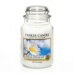 yankee candle with daisy on it