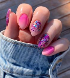 Minimal Nail Art Almond Nails Short Valentines, Spring Nails 2023 Gel Oval, New Years Eve Small Party Ideas, Summertime Gel Nails, Mexico Wedding Nails, Vacation Nails Sparkle, Fun Ombre Nails, Mail Dip Designs, Dip Powder Nail Art Ideas