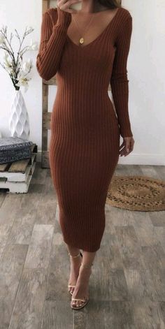 Turtle Neck Midi Dress Outfit, Everyday Dresses Casual Winter, Brown Ribbed V-neck Dress, Brown Ribbed Stretch Midi Dress, Brown Stretch Ribbed Midi Dress, Spring Brown Ribbed Midi Dress, Brown Ribbed Stretch Dresses, Brown Ribbed Midi Dress For Winter, Winter Brown Ribbed Midi Dress