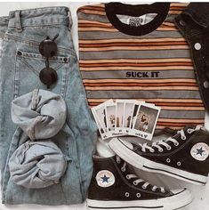 Smiley Face Outfit, Aesthetic Smiley Face, Lgbt Aesthetic, Life Board, Indie Aesthetic, Edgy Outfits, Mode Vintage, Mode Inspiration, Retro Outfits