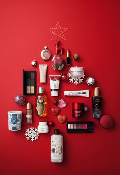 Product Holiday Photography, Product Layflat Photography, Holiday Beauty Campaign, Holiday Skincare Photography, Product Christmas Photography, Christmas Product Shoot Ideas, Christmas Photoshoot Product, Christmas Product Photoshoot Ideas, Christmas Ads Advertising Campaign