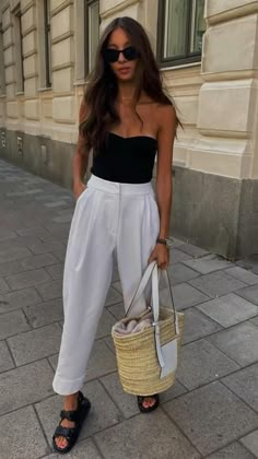 White Outfits For Women, Italy Outfits, Euro Summer, Travel Outfits, Summer 22, Summer Inspo