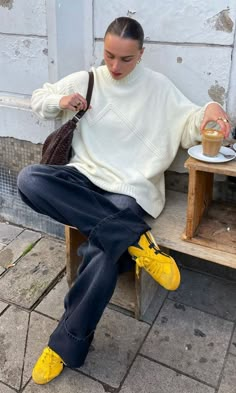 Copenhagen Fall Fashion, Colorful Sneakers Outfit Street Style, Fall Street Style 2023, Yellow Sweater Outfit, Copenhagen Shoes