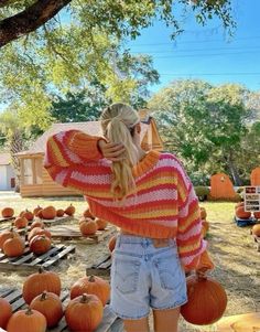 not my photo!! credits to whoever it is 🧡 Colorful Fall Outfits, Pumpkin Patch Photoshoot, Pumpkin Patch Pictures, Pumpkin Patch Outfit, Spooky Szn, Preppy Fall, Oversized Sweaters, Fall 24, Fall Inspo