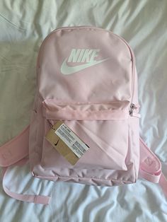 #backpack #nikebackpack #nike #pink #pinkbackpack #schoolbag #aesthetic Nike Pink Backpack, Pink Back Pack, Bag Pack Aesthetic, Best Backpacks For High School, Baddie Backpacks, Cute Backpacks Aesthetic, Pink Nike Backpack, School Backpacks Highschool, Schoolbag Aesthetic