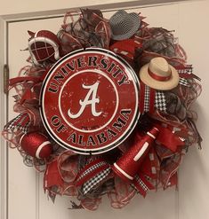 a wreath with the university of alabama on it