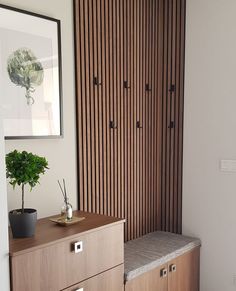 Wandpanelen Wall Paneling Hallway, Paneling Hallway, Diy Wall Paneling, Wooden Slat Wall, Slat Walls, Panelling Hallway, Wall Paneling Diy, Colour Hallway, Wood Slat Wall