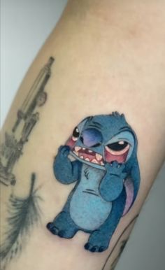 Angry Stitch Tattoo, Disney Stitch Tattoo Design, Tattoo Ideas Stitch, Stitch Ohana Tattoo, Stitch Disney Tattoo, Lilo Stitch Tattoo, Stitch Tattoo Design