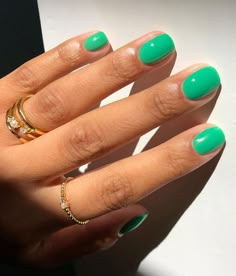 Sharing 50  Green Nails to try right now! Whether you're doing your nails at home or at the salon, there's a nail style in here for yoU! Nails Emerald, Nails Olive, Nails Neon, Nails Dark, Nails Green, Green Nail, Dipped Nails