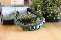 Green braided satin headband Measurement: Width is approx. 2.5cm/ 1 inch Height is approx. 1.5cm/ 0.6 inch Length is approx. 40cm/ 16 inches Here is the link for same type but color is Black https://www.etsy.com/hk-en/listing/942192340/black-braided-headbandblack-satin?ref=shop_home_active_10&pro=1&frs=1 Here is the link for same type but color is Wine https://www.etsy.com/hk-en/listing/954769775/wine-red-braided-satin-headbandsatin?ref=shop_home_active_18&pro=1&frs=1 Here is the link for same type but color is Yellow https://www.etsy.com/hk-en/listing/942175138/bright-yellow-braided-headbandsatin-hair?ref=shop_home_active_11&pro=1&frs=1 Here is the link for same type but color is Gray https://www.etsy.com/hk-en/listing/942185242/gray-braided-satin-headbandsatin-braided?ref=shop_home_activ Green Head Band, Black Hair Band, Headband Bride, Bride Headband, Satin Headband, Embellished Headbands, Headband For Women, Black Headband, Velvet Headband