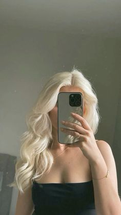 Cute Platinum Blonde Hair, Light Platinum Blonde Hair, Light Blonde Hair Color Ideas, Platnum Blonde, Very Light Blonde Hair, Shades Of Blonde Hair Color, Blonde 2024, Shantel Tessier