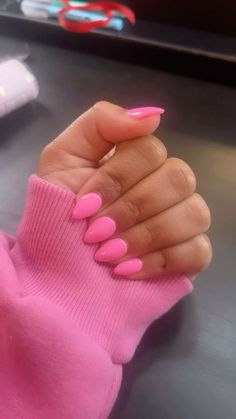 Short Almond Hot Pink Nails, Basic Pink Nail Designs, Pink Nail Ideas Almond Shape, Pink Nails With Simple Design, Cute Basic Nail Designs, Back To School Dip Nails, Cute Nails Oval, Plain Color Nail Ideas, Nail Basic Color