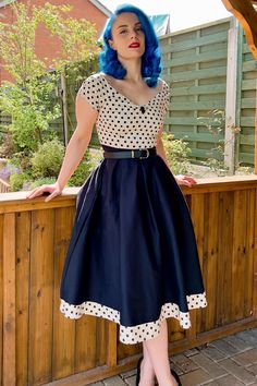 Cream & Black Polka Dot 50s Swing Dress 50 Aesthetic Fashion, Cute 50s Outfits, 50s Teen Fashion, 50s Pinup Outfits, Fitted Polka Dot Dress In 1950s Style, Motown Aesthetic, Pretty Dresses For Teens