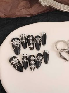 Cute Easy Nail Designs, Black And White Nail Art, 3d Nail Art Designs, Vintage Nails, Cute Simple Nails, Nails Pretty