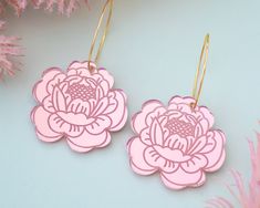 These light-weight peony earrings are the perfect statement earrings to add an extra pop to your outfit! Acrylic is very lightweight so you can enjoy large, statement earrings comfortably all day. ♡ Made with light pink mirror acrylic. Please note the back of mirror acrylic is grey to allow for engraving ♡ Size: Approximately 2.25 inches in length measured from top of earring hoop ♡ Earring hoop is made from 18k gold plated brass ♡ Care Instructions: ♡ - To clean: Wipe with a microfiber cloth to Acrylic Flower Earrings, Peony Earrings, Glowforge Earrings, Anklets Diy, Funny Earrings, Large Statement Earrings, Earring Hoop, Laser Engraved Ideas, Retro Earrings