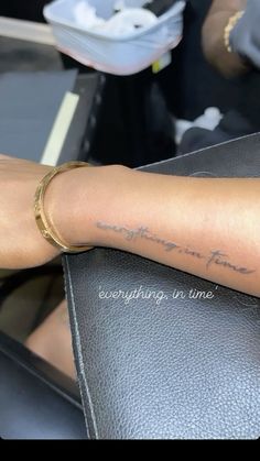 #tattoo Wörter Tattoos, Cute Hand Tattoos, Pretty Hand Tattoos, Neck Tattoos Women, Quality Quotes, Writing Tattoos, Tasteful Tattoos, Petite Tattoos