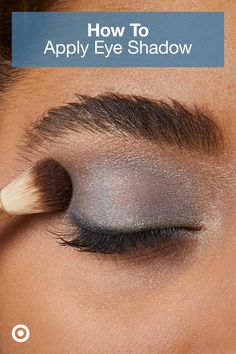 Get wow-worthy eye shadow looks in 6 simple steps. Check out the tutorial & find tips, tools & palettes. How To Put On Eye Shadow, How To Apply Eye Shadow, Elegant Eyeshadow Looks, How To Apply Eyeshadow For Beginners, Eye Shadow For Hazel Eyes, Eye Shadowing Tutorial, Eye Shadow Tips, Eye Shadow Looks, Easy Eye Makeup