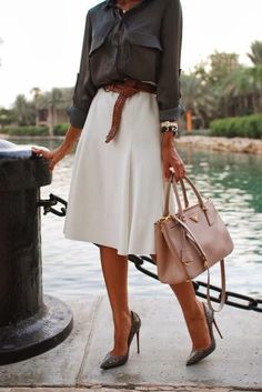 Relaxed White Skirt Business Lady Outfits, Mode Casual, Business Outfit, A Skirt, White Skirt, 가을 패션, Work Wardrobe, Work Attire