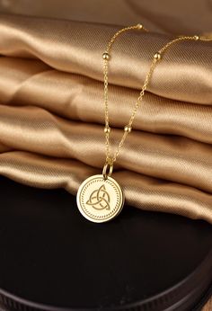 14K Real Solid Gold Necklace, Hallmarked on the back of your pendant for certification! Welcome to RedGiftBox, it is our pleasure providing you our fine gold jewelry! Information about the pendant: - 14K Real Gold - 0.5mm Thick - Jumpring Diameter: 4mm Sizes Available: - 13mm / 0.52 inches - 15mm / 0.59 inches - 18mm / 0.70 inches - 20mm / 0.78 inches - 22mm / 0.86 inches - 24mm / 0.94 inches - 26mm / 1.02 inches - 28mm / 1.10 inches - 30mm / 1.18 inches ▪️ We can engrave the back of your pendan Trinity Symbol, Triquetra Necklace, Fine Gold Jewelry, Trinity Knot, Solid Gold Necklace, Celtic Jewelry, Knot Necklace, Real Gold, Spring Rings