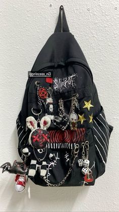 Alt Schoolbag, Goth Backpacks For School, Grunge Bookbag, Garage Rock Aesthetic Outfits, Emo Backpacks For School, Alt Backpack For School, Goth School Bag, Cool Assessories, Cool Alternative Outfits