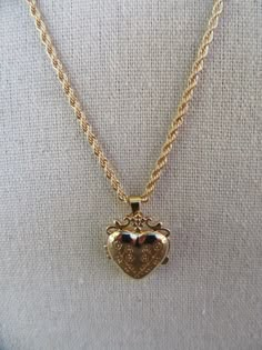 90s or perhaps 80s gold tone heart locket. Etched with floral motif. Lobster claw closure. So pretty Chain is 20" total length Fastens at 18 to 20" mark Locket is 7/8 x 3/4" Nice and bright with no noted flaws Gold Locket Aesthetic, Lockets Gold, Pretty Gold Necklaces, Gold Necklace Vintage, Small Gold Necklace, Grandma Jewelry, Heart Chain Necklace, Heart Necklace Gold, Gold Pendent