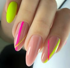 Uñas Color Lima, Neon Nail Ideas Summer Almond, Kutek Disney, Gel Capsules, Glam Nails, Beach Nails